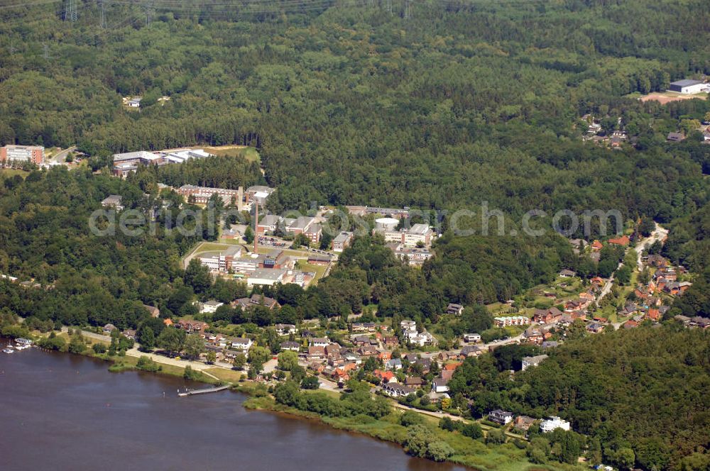 Geesthacht from above - Blick auf das GKSS-Forschungszentrum Geesthacht GmbH. Die Gesellschaft für Kernenergieverwertung in Schiffbau und Schiffahrt mbH liegt im Geesthachter Ortsteil Krümmel und direkt an der Elbe, Kontakt: