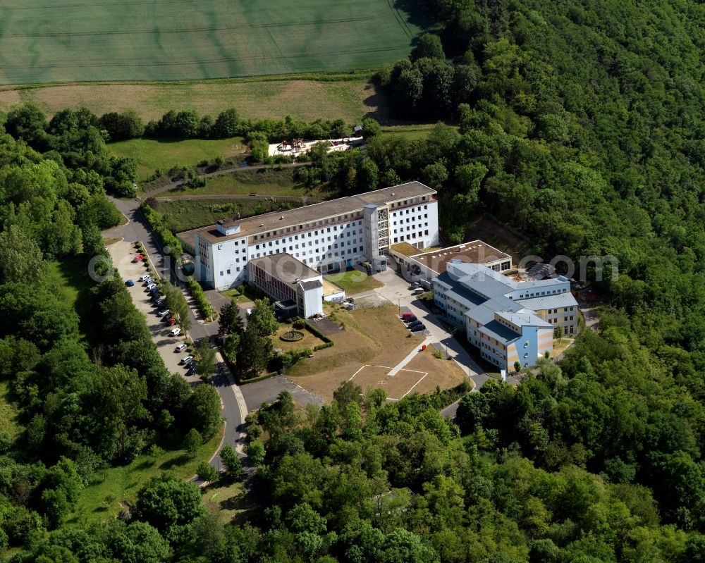 Aerial image Meisenheim - Open air pool of Meisenheim in the state of Rhineland-Palatinate. Meisenheim is a town and municipiality in the county district of Bad Kreuznach. It is an official spa and health resort. The town is located on the federal highway B420, in the valley of the river Glan near the North Palatinate Mountain region. The clinic and hospital is located on the right side of the river Glan on a wooded hill