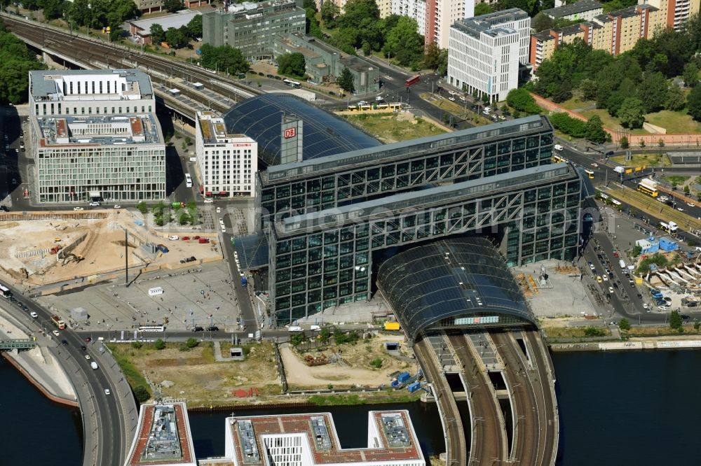 Berlin from the bird's eye view: View of the Berlin Central Station