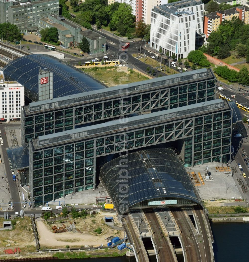 Aerial photograph Berlin - View of the Berlin Central Station