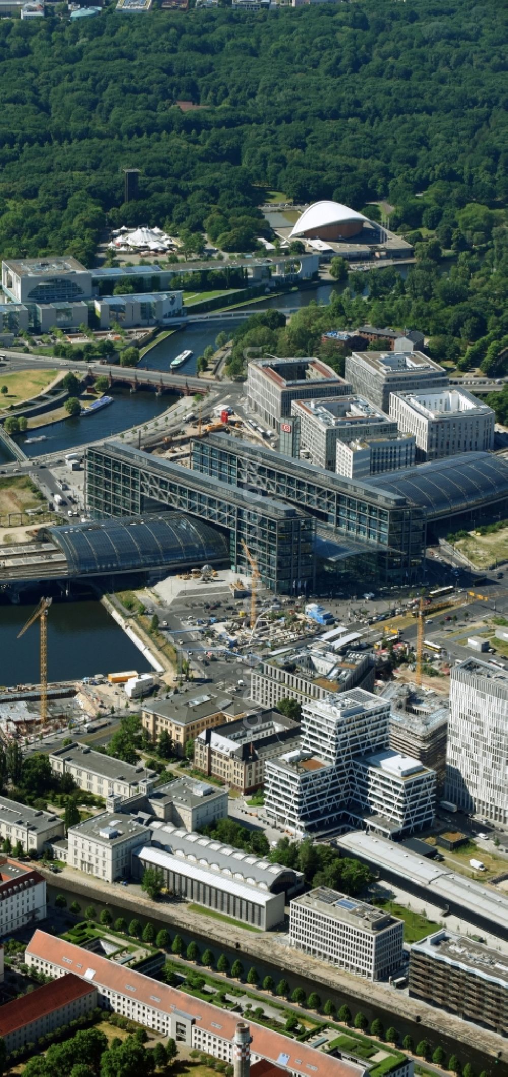 Aerial photograph Berlin - View of the Berlin Central Station