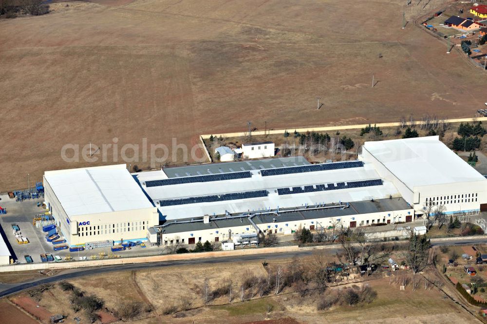 Kryry / Kriegern from the bird's eye view: Die Glasfabrik der AGC in der Stadt Kryry / Kriegern in der Region Ustecky kraj / Usti in der Tschechischen Republik. The glass factory of AGC in the town Kryry in Ustecky kraj / Usti in Czech Republic.