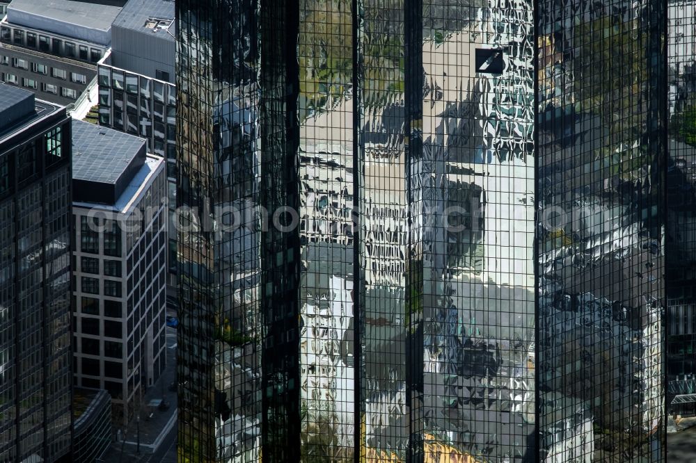 Aerial image Frankfurt am Main - Glass facade surfaces and structures on the high-rise building Deutsche Bank in the district Westend in Frankfurt in the state Hesse, Germany