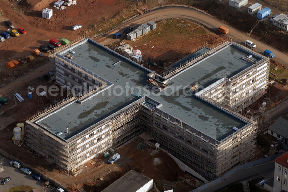 Glauchau from the bird's eye view: Blick auf die Erweiterungsbaustelle des Kreiskrankenhaus Rudolf Virchow. Der Rohbau wurde von der Firma Riedel Bau ausgeführt. Kontakt: Firmengruppe Riedel Bau, Silbersteinstraße 4, 97424 Schweinfurt, Tel. 09721 676-0, Fax 09721 676-110, E-Mail info@riedelbau.de,