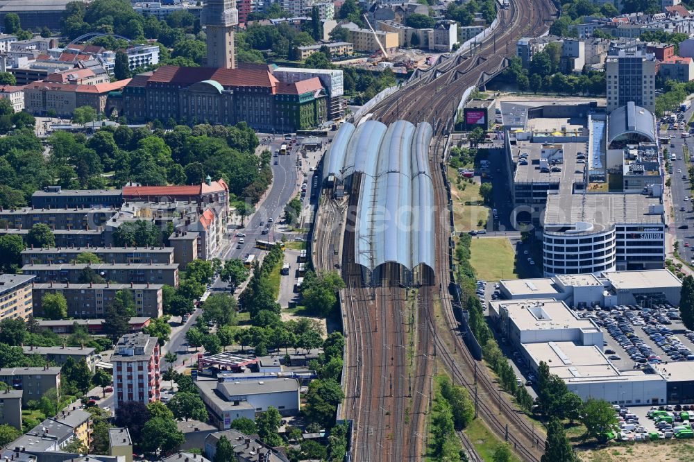 Berlin from the bird's eye view: Tracks of the Spandau S-Bahn station and the Spandau Arcaden shopping centre on Klosterstrasse in the Spandau district of Berlin, Germany