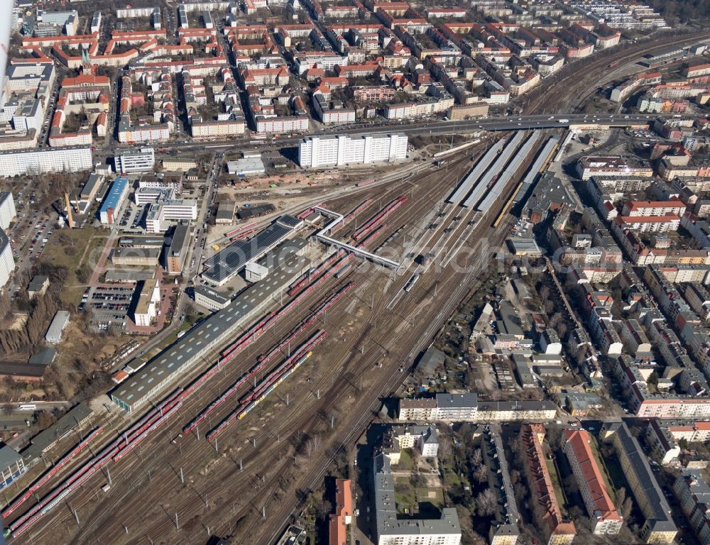 Aerial photograph Berlin - Railway tracks and platforms of the station Lichtenberg in Berlin