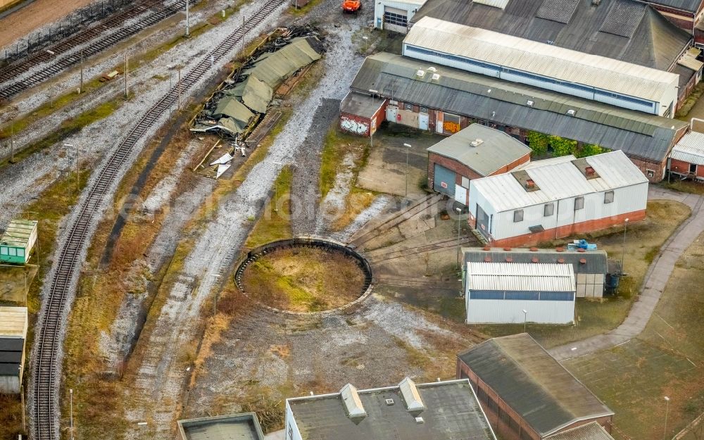 Gladbeck from the bird's eye view: Trackage and rail routes on the roundhouse - locomotive hall of the railway operations work on Tauschlagstrasse in Gladbeck in the state North Rhine-Westphalia, Germany