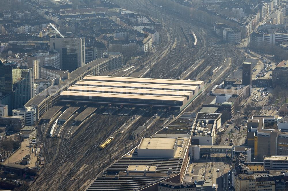 Aerial image Düsseldorf - Railway tracks and buildings and the main station in Dusseldorf in North Rhine-Westphalia