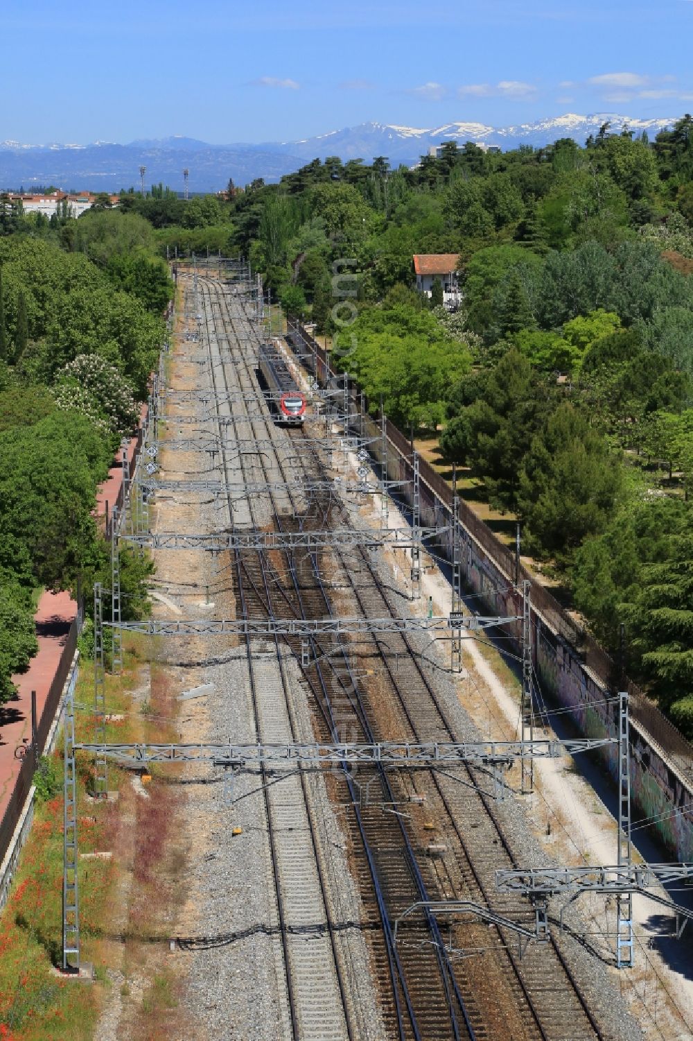 Aerial photograph Madrid - Track systems Close to the railway station Principe Pio in Madrid in Comunidad de Madrid, Spain