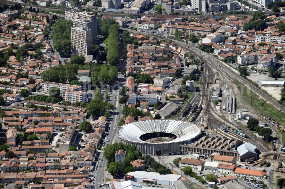 Aerial image Avignon - Trackage and rail routes on the roundhouse - locomotive hall of the railway operations work on Avennue Pierre Semard in Avignon in Provence-Alpes-Cote d'Azur, France