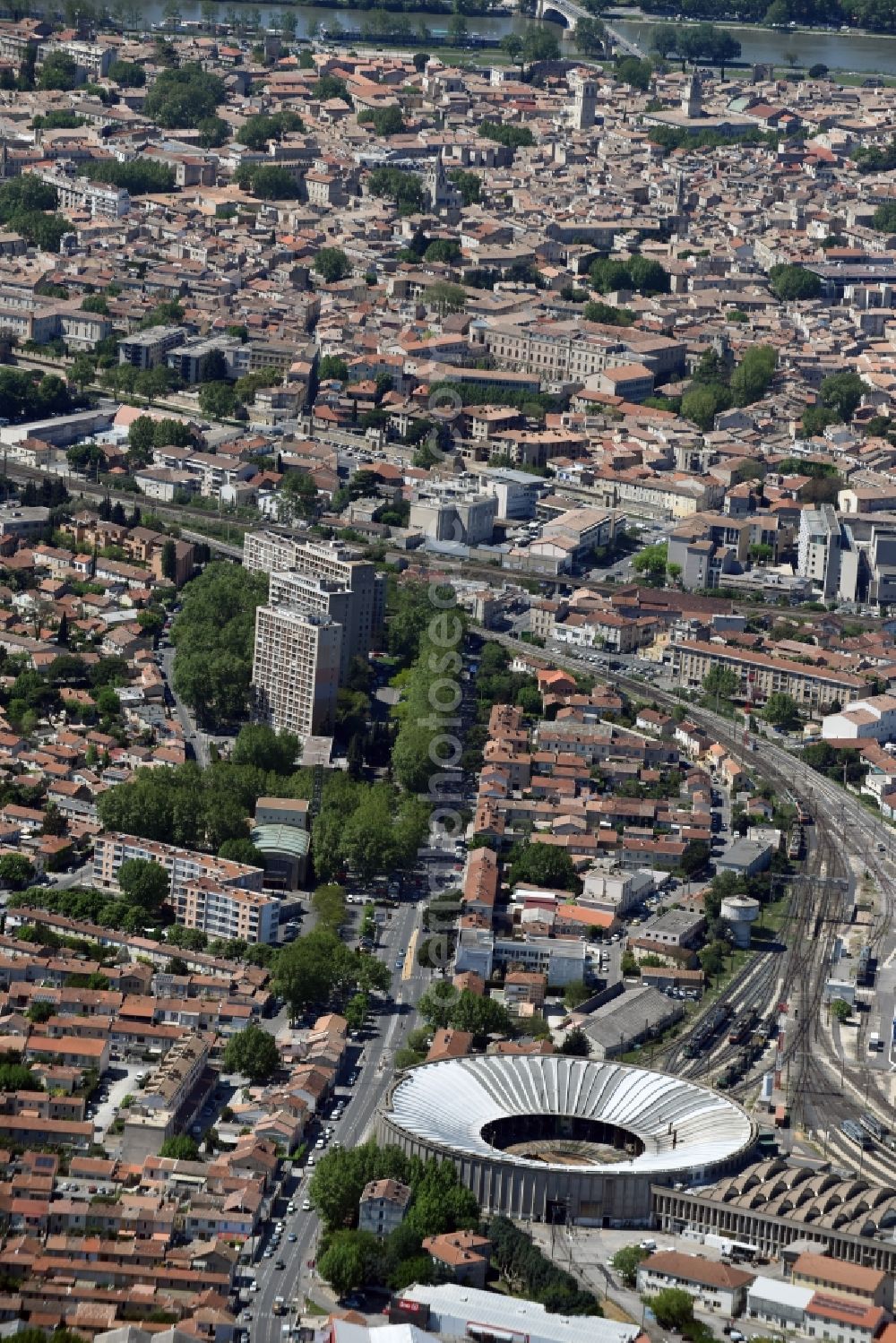 Aerial photograph Avignon - Trackage and rail routes on the roundhouse - locomotive hall of the railway operations work on Avennue Pierre Semard in Avignon in Provence-Alpes-Cote d'Azur, France