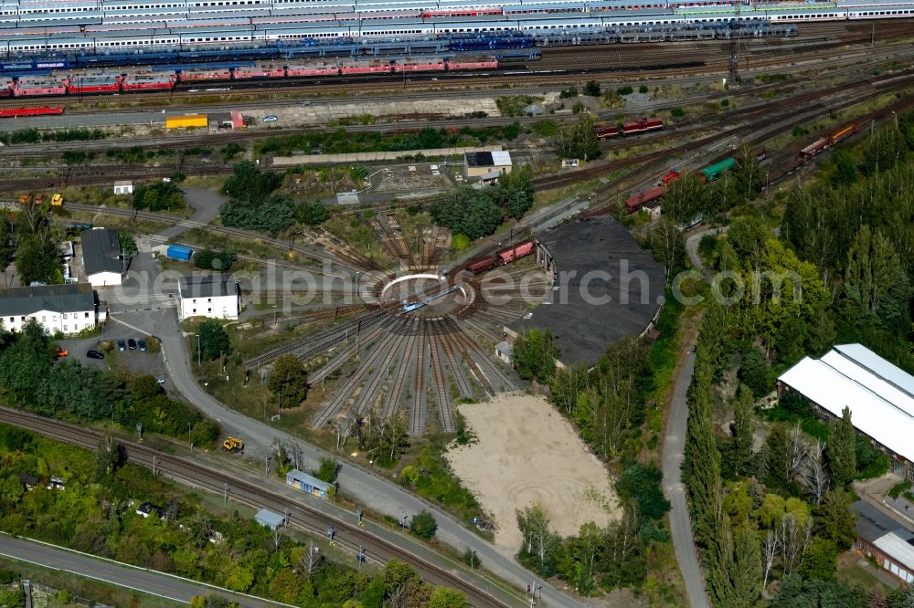 Aerial photograph Leipzig - Trackage and rail routes on the roundhouse - locomotive hall of the railway operations work Engelsdorf in Leipzig in the state Saxony