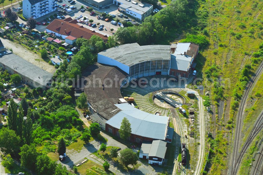 Gera from the bird's eye view: Trackage and rail routes on the roundhouse - locomotive hall of the railway operations work on street Berliner Strasse in the district Kolba in Gera in the state Thuringia, Germany