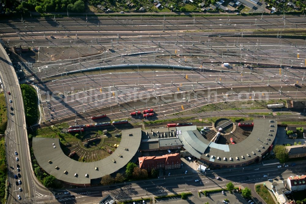 Halle (Saale) from the bird's eye view: Trackage and rail routes on the roundhouse - locomotive hall of the railway operations work in Halle (Saale) in the state Saxony-Anhalt, Germany