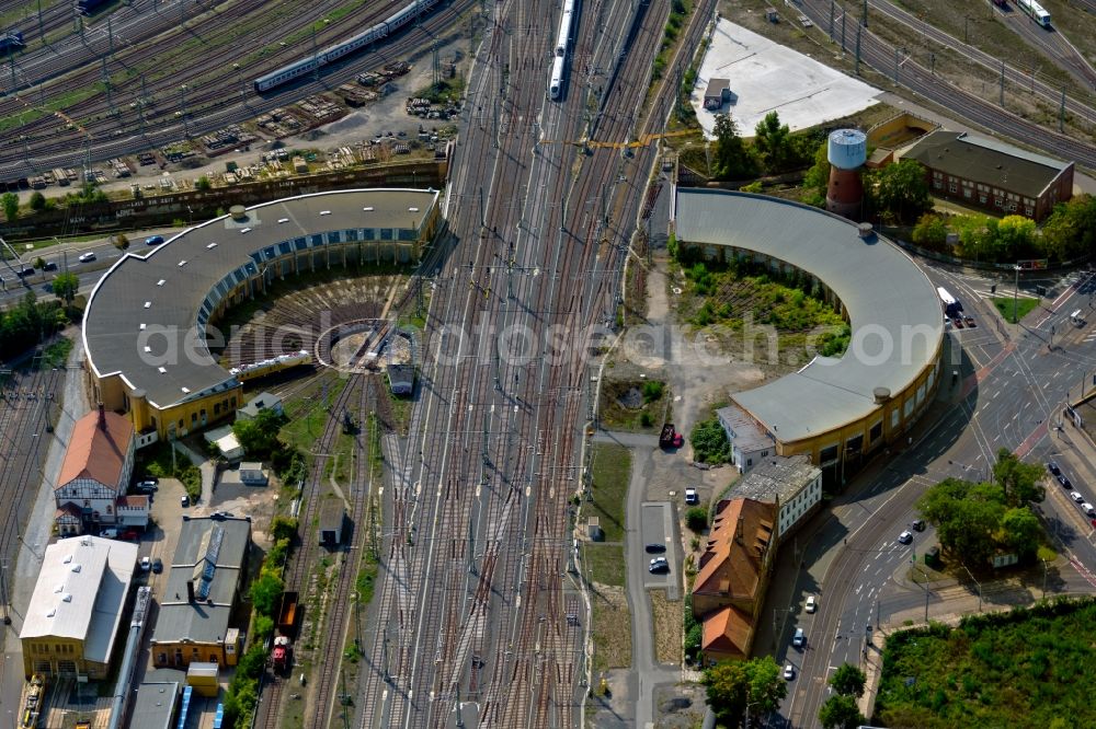 Aerial photograph Leipzig - Trackage and rail routes on the roundhouse - locomotive hall of the railway operations work in Leipzig in the state Saxony, Germany