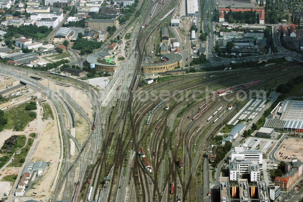 Aerial photograph Leipzig - Trackage and rail routes on the roundhouse - locomotive hall of the railway operations work Nordost in Leipzig in the state Saxony