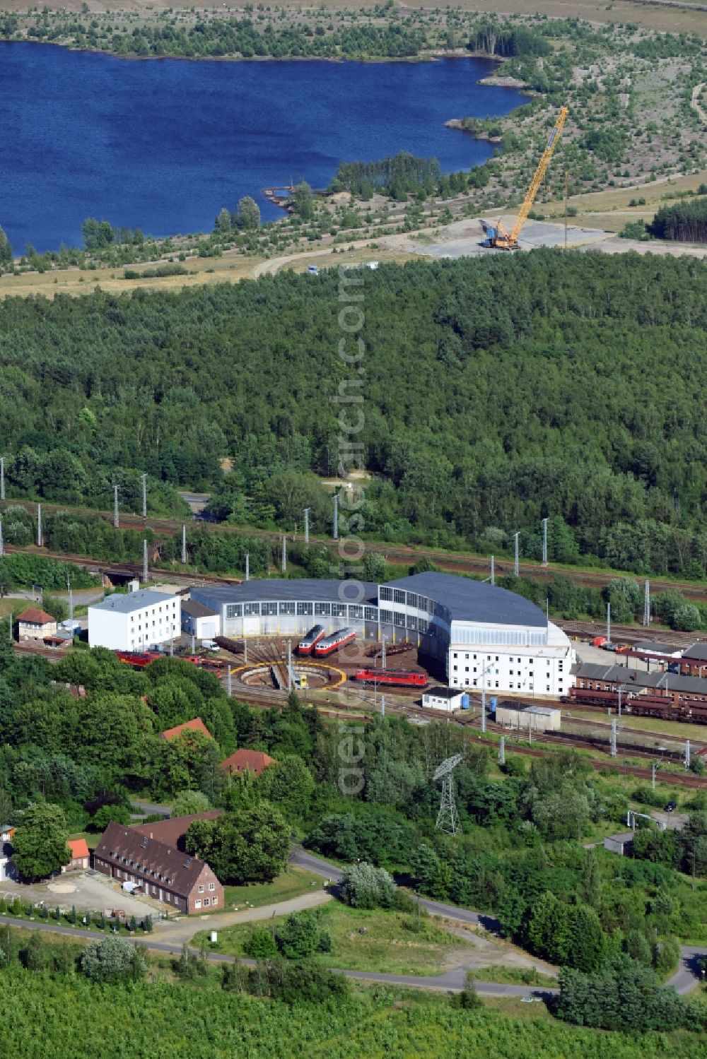 Aerial image Senftenberg - Trackage and rail routes on the roundhouse - locomotive hall of the railway operations work in Senftenberg in the state Brandenburg, Germany