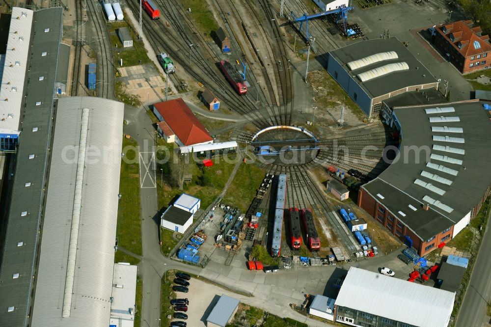 Rostock from above - Trackage and rail routes on the roundhouse - locomotive hall of the railway operations work of DB Regio factorystatt on Dalwitzhofer Weg in Rostock in the state Mecklenburg - Western Pomerania, Germany