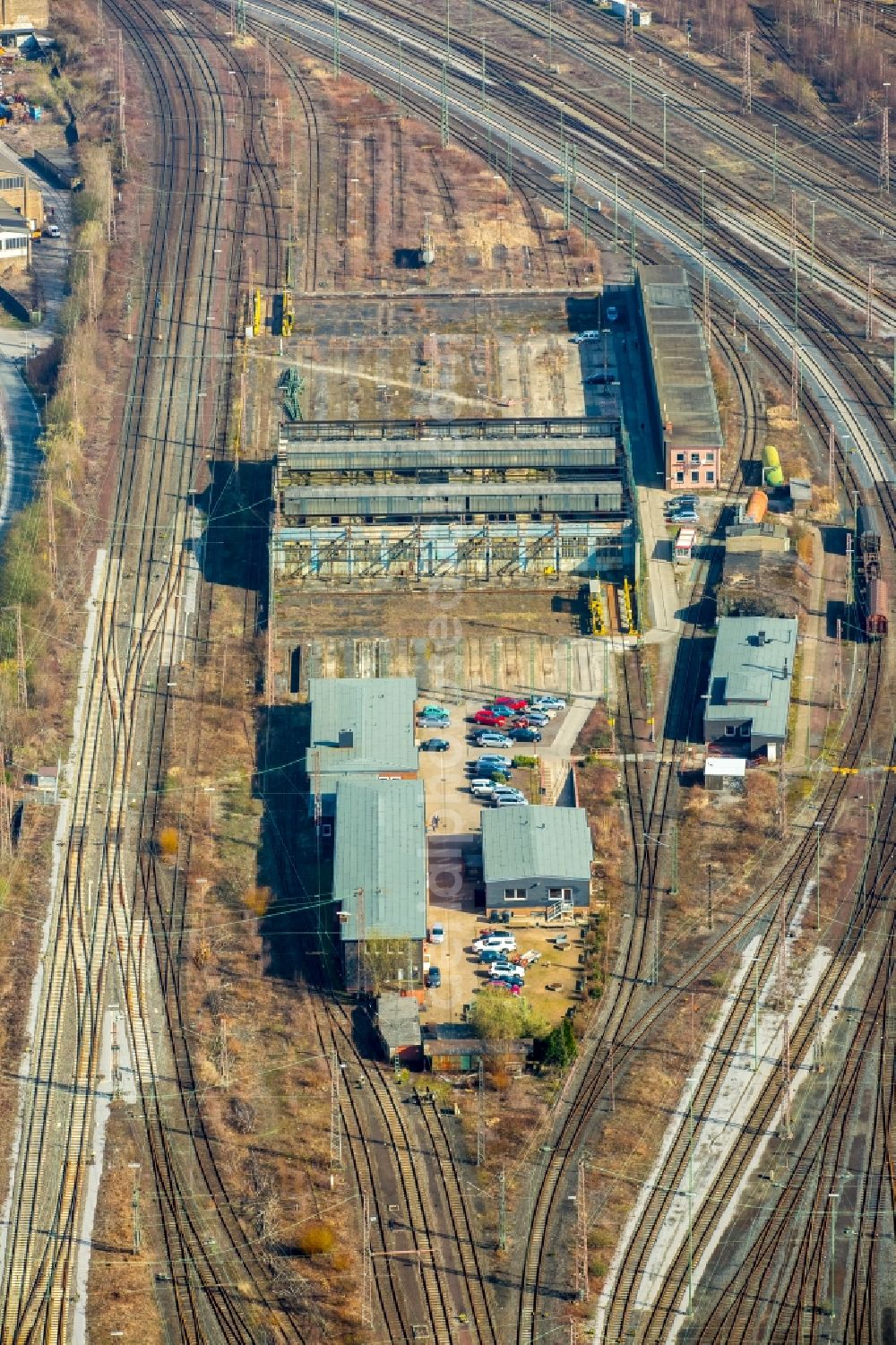 Aerial photograph Hamm - Trackage and rail routes on the locomotive hall of the railway operations work in Hamm in the state North Rhine-Westphalia