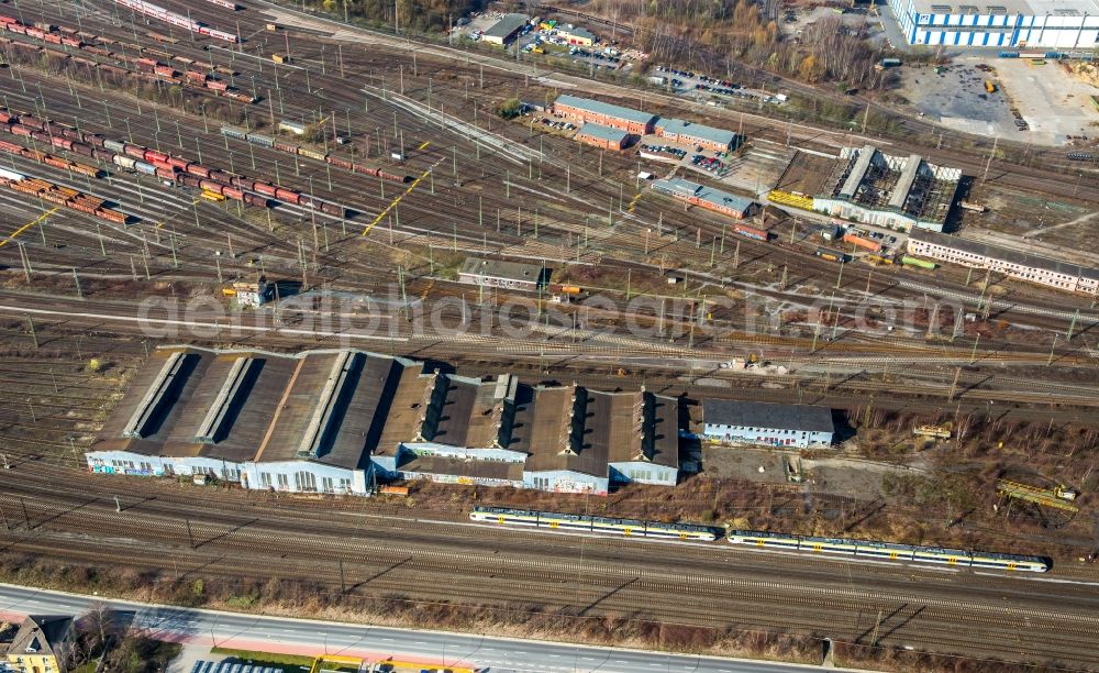 Aerial image Hamm - Trackage and rail routes on the locomotive hall of the railway operations work in Hamm in the state North Rhine-Westphalia