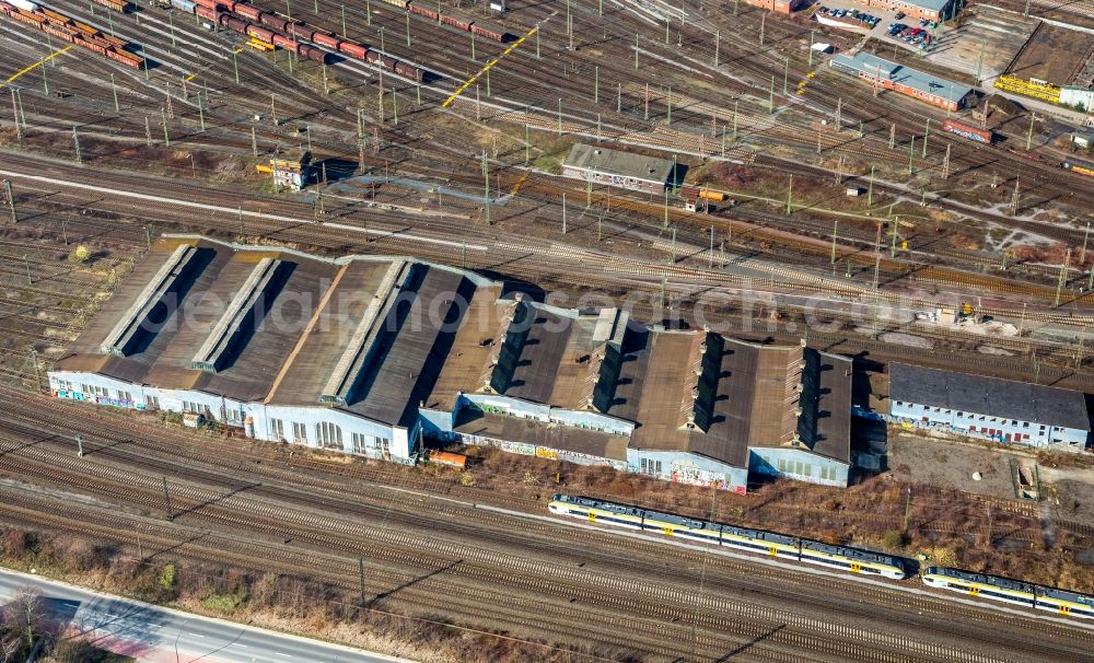 Aerial photograph Hamm - Trackage and rail routes on the locomotive hall of the railway operations work in Hamm in the state North Rhine-Westphalia