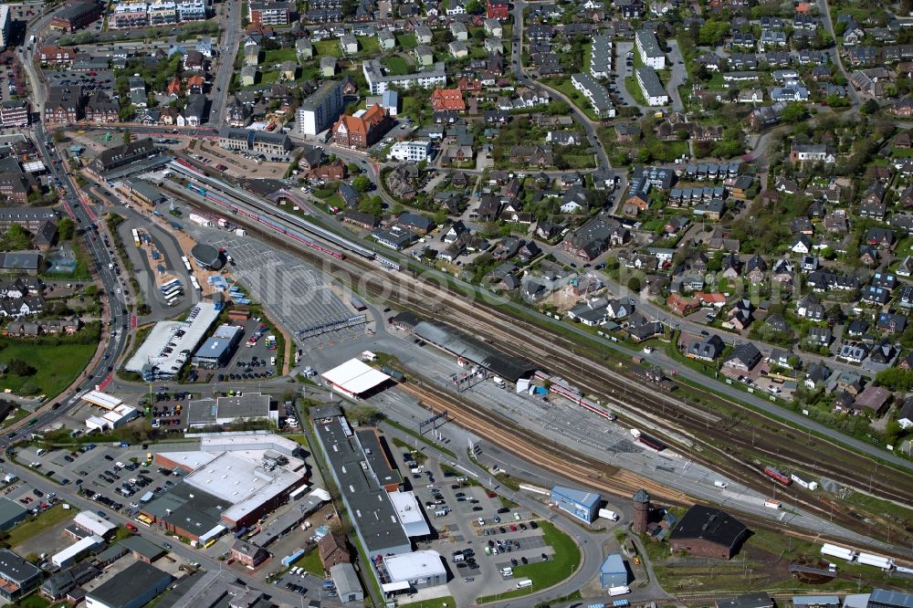 Sylt from the bird's eye view: Station railway building of trainstation Westerland(Sylt) of the Deutsche Bahn in the district Westerland in Sylt in the state Schleswig-Holstein, Germany