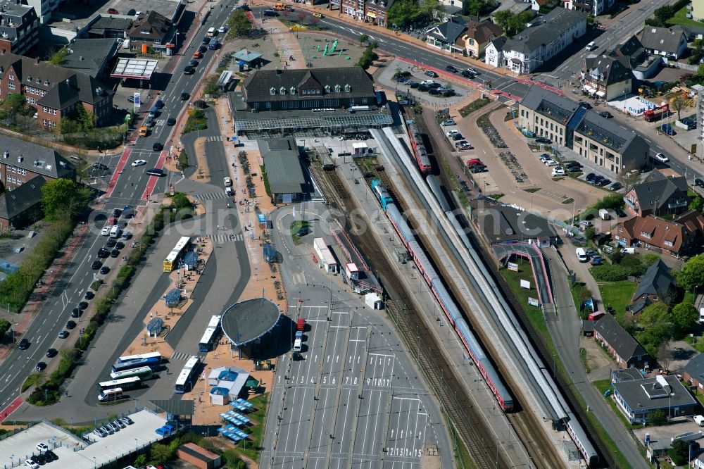 Aerial image Sylt - Station railway building of trainstation Westerland(Sylt) of the Deutsche Bahn in the district Westerland in Sylt in the state Schleswig-Holstein, Germany