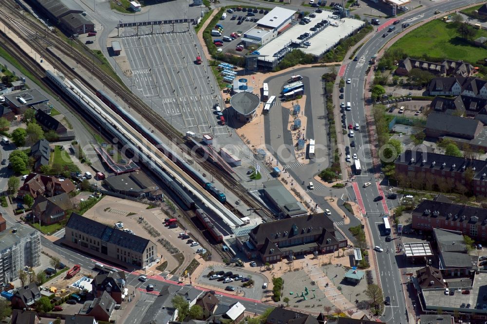 Aerial photograph Sylt - Station railway building of trainstation Westerland(Sylt) of the Deutsche Bahn in the district Westerland in Sylt in the state Schleswig-Holstein, Germany