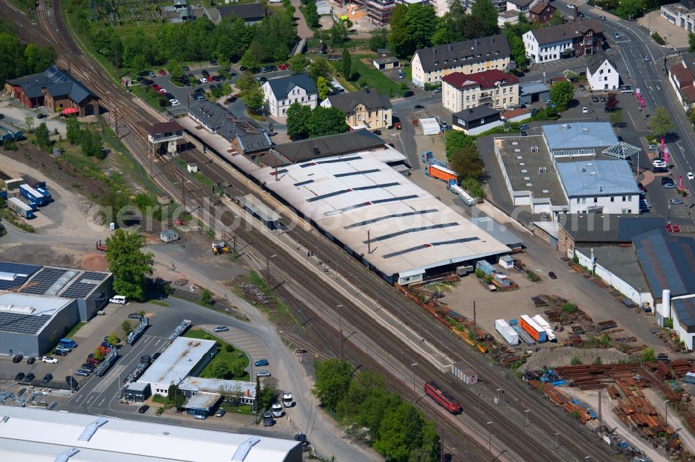 Aerial image Kreuztal - Station railway building of Bahnhof Kreuztal of the Deutsche Bahn on Huettentalstrasse in the district Littfeld in Kreuztal in the state North Rhine-Westphalia, Germany