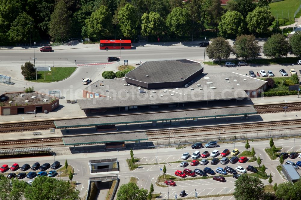 Aerial image Kaufbeuren - Station railway building of Bahnhof Kaufbeuren of the Deutsche Bahn in the district Sankt Cosmas in Kaufbeuren in the state Bavaria, Germany