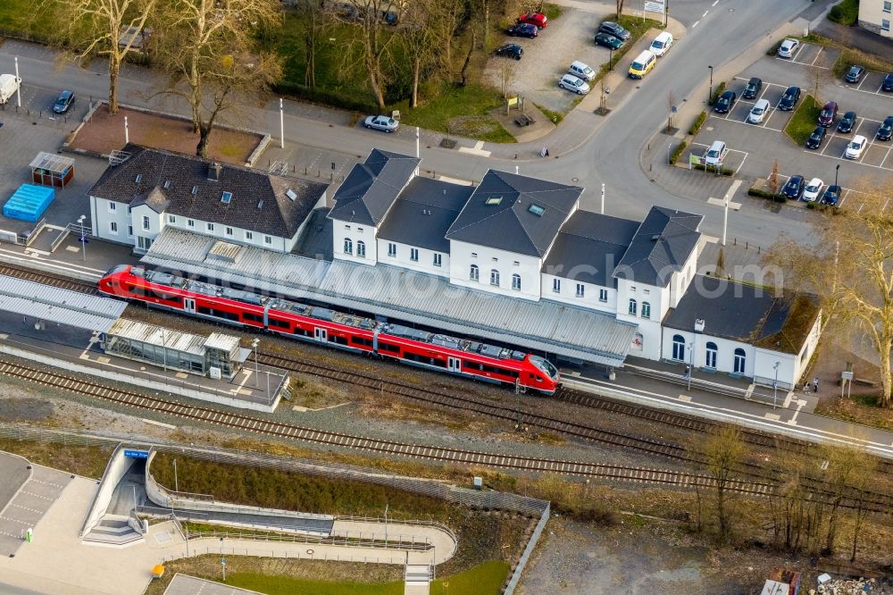 Aerial image Arnsberg - Station railway building of the Deutsche Bahn in Arnsberg in the state North Rhine-Westphalia, Germany