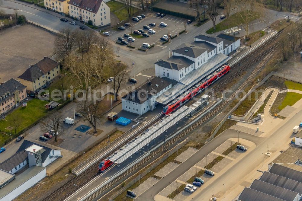 Aerial photograph Arnsberg - Station railway building of the Deutsche Bahn in Arnsberg in the state North Rhine-Westphalia, Germany