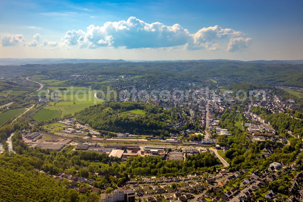 Aerial image Arnsberg - Station railway building of the Deutsche Bahn in Arnsberg in the state North Rhine-Westphalia, Germany