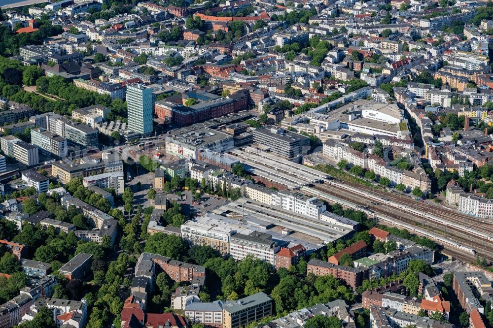 Aerial photograph Hamburg - Station railway building of the Deutsche Bahn in Hamburg, Germany