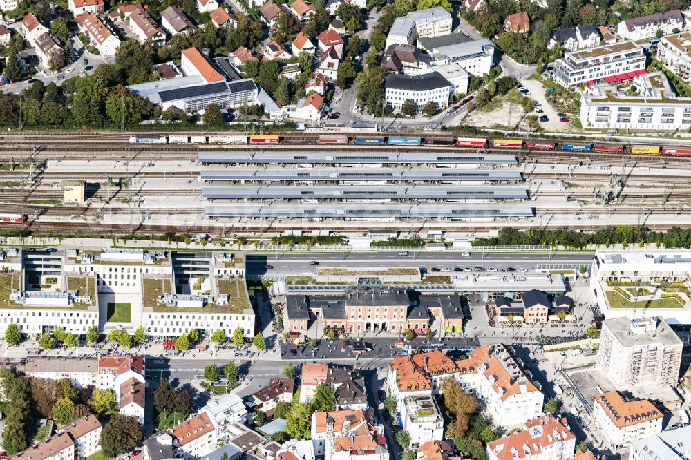 München from the bird's eye view: Station railway building of the Deutsche Bahn on Bahnhof Muenchen-Pasing in Munich in the state Bavaria, Germany