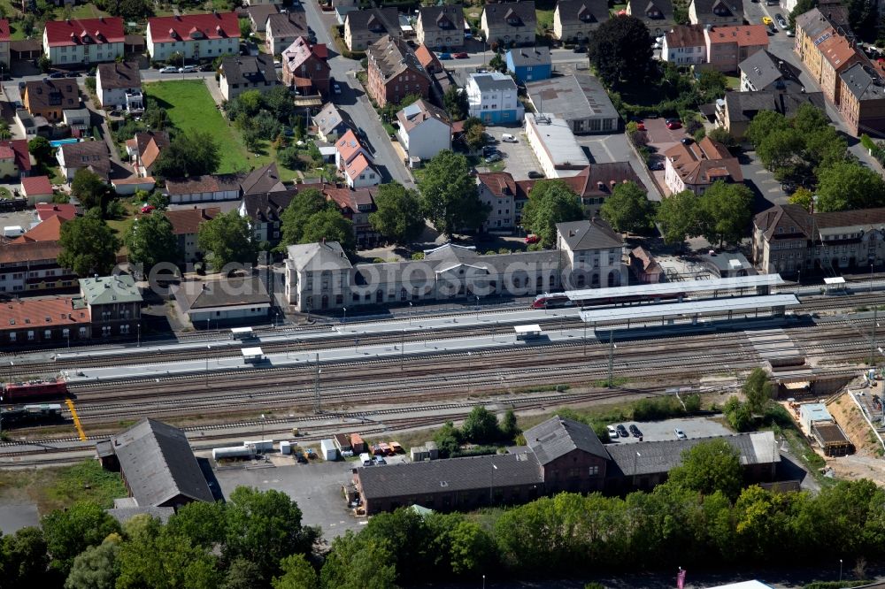 Aerial photograph Lauda-Königshofen - Station railway building of the Deutsche Bahn in the Bahnhofstrasse in Lauda-Koenigshofen in the state Baden-Wurttemberg, Germany