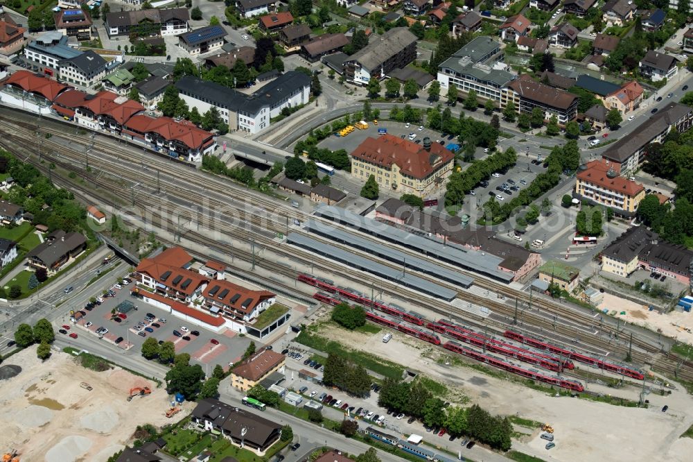 Aerial photograph Garmisch-Partenkirchen - Station railway building of the Deutsche Bahn in Garmisch-Partenkirchen in the state Bavaria, Germany