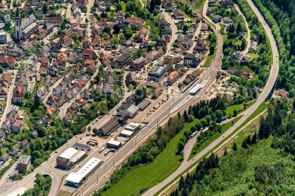 Aerial photograph Titisee-Neustadt - Station railway building of the Deutsche Bahn and Gleisanlagen in Titisee-Neustadt in the state Baden-Wurttemberg, Germany