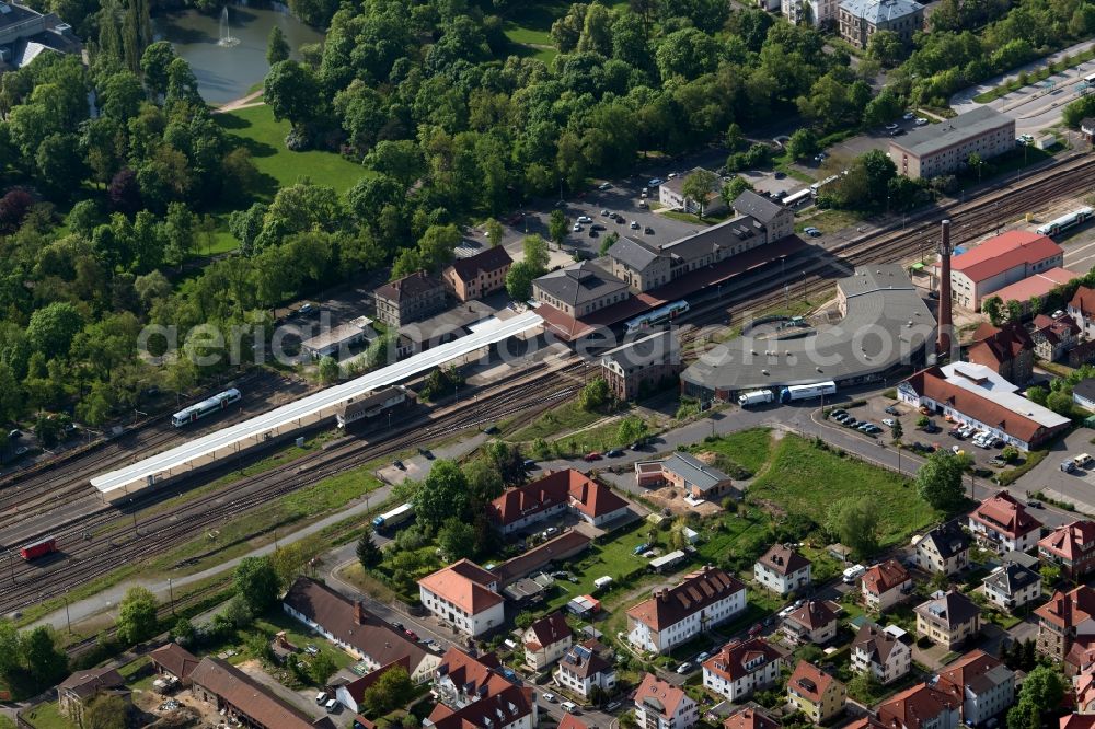 Aerial photograph Meiningen - Station railway building of the Deutsche Bahn in Meiningen in the state Thuringia, Germany