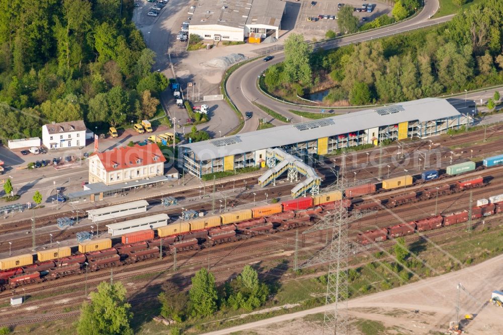 Aerial photograph Wörth am Rhein - Station railway building and park-house of the Deutsche Bahn in Woerth am Rhein in the state Rhineland-Palatinate, Germany