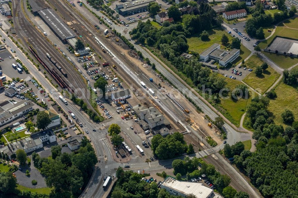 Aerial photograph Arnsberg - Station railway building of the Deutsche Bahn in Arnsberg in the state North Rhine-Westphalia, Germany