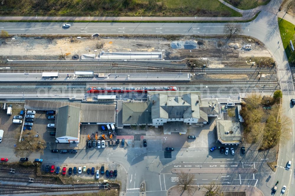 Aerial photograph Arnsberg - Station railway building of the Deutsche Bahn in Arnsberg in the state North Rhine-Westphalia, Germany