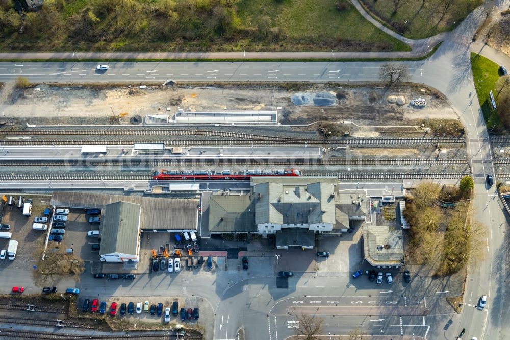 Arnsberg from the bird's eye view: Station railway building of the Deutsche Bahn in Arnsberg in the state North Rhine-Westphalia, Germany