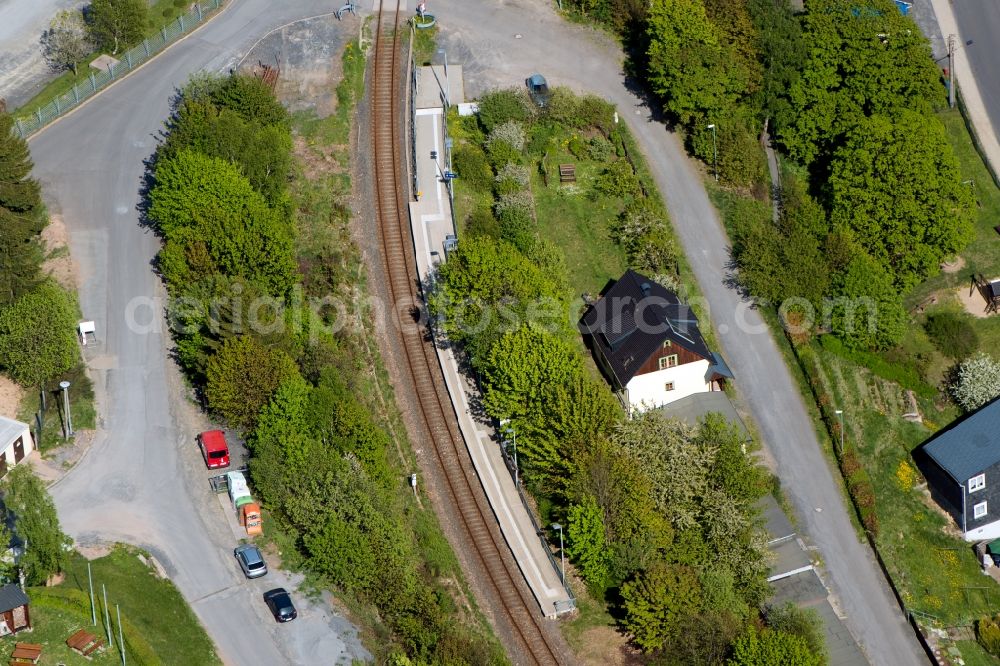 Aerial image Oberlauscha - Station railway building of the Deutsche Bahn in Oberlauscha in the state Thuringia, Germany