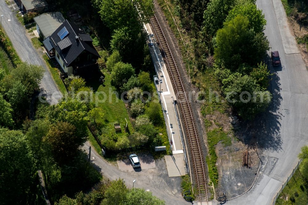 Aerial photograph Oberlauscha - Station railway building of the Deutsche Bahn in Oberlauscha in the state Thuringia, Germany