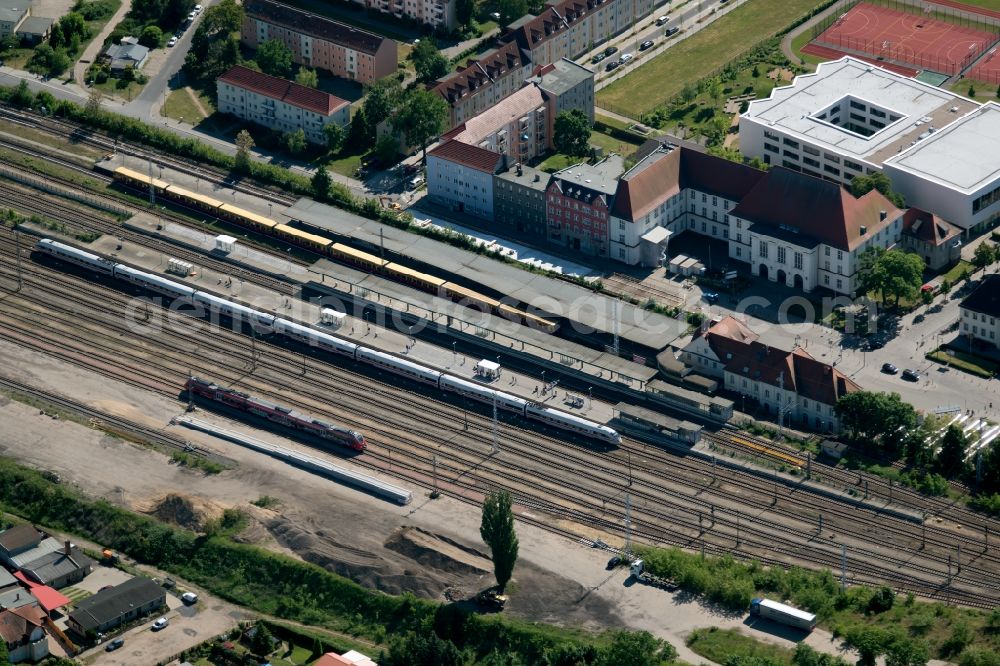 Aerial photograph Oranienburg - Station railway building of the Deutsche Bahn in Oranienburg in the state Brandenburg, Germany