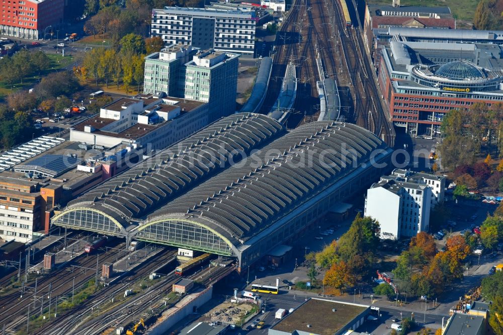 Aerial image Berlin - Station railway building of the Deutsche Bahn in the district Friedrichshain in Berlin, Germany