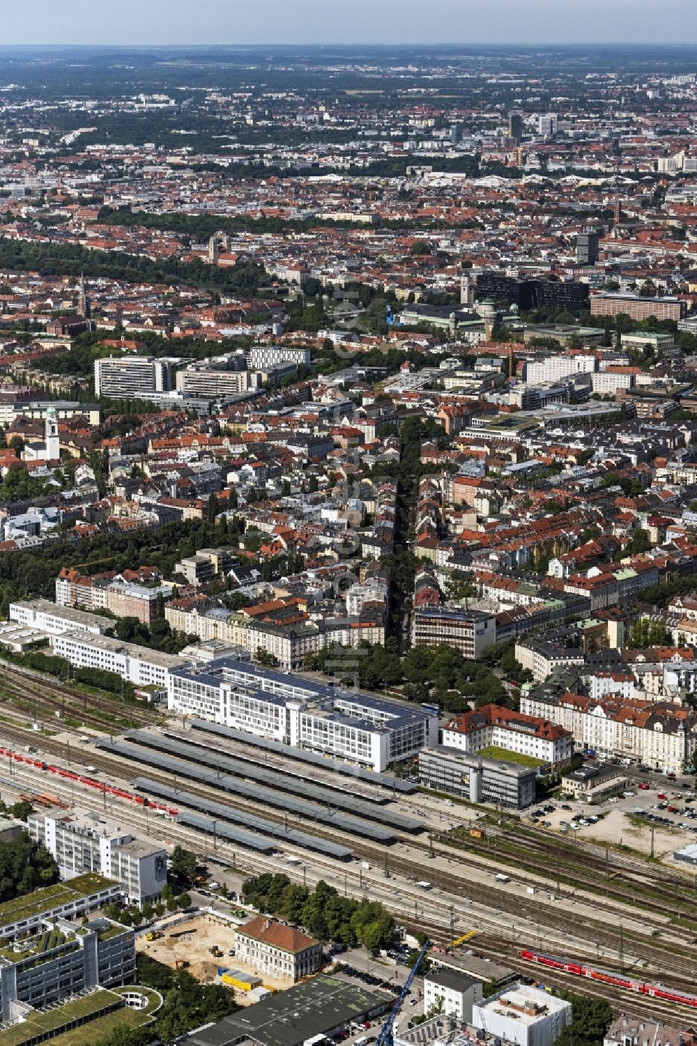 München from above - Station railway building of the Deutsche Bahn in the district Au-Haidhausen in Munich in the state Bavaria, Germany