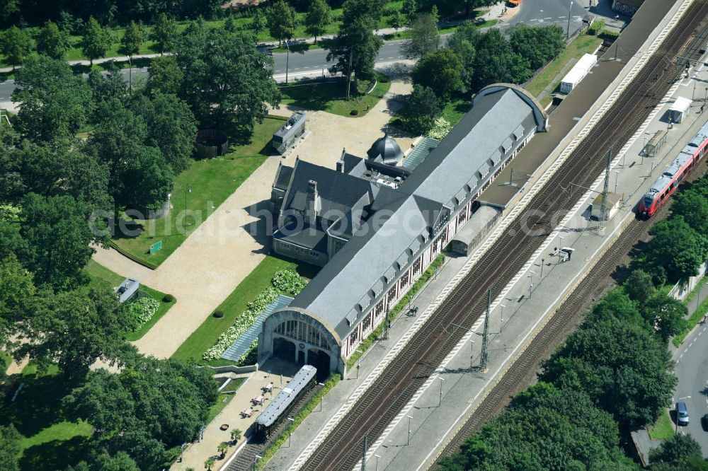 Aerial image Potsdam - Station railway building of the Deutsche Bahn in the district Westliche Vorstadt in Potsdam in the state Brandenburg, Germany