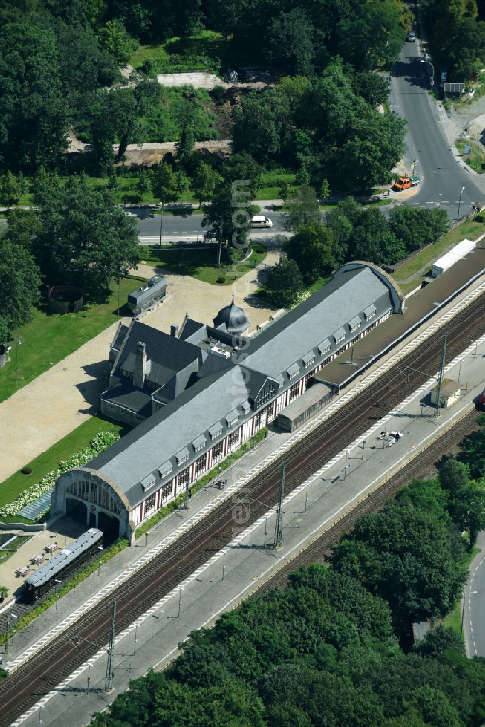 Aerial photograph Potsdam - Station railway building of the Deutsche Bahn in the district Westliche Vorstadt in Potsdam in the state Brandenburg, Germany